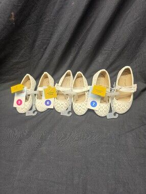 Cat & Jack Addy Mary Jane Flats Girls Size 5 White Cream Memory Foam NWT